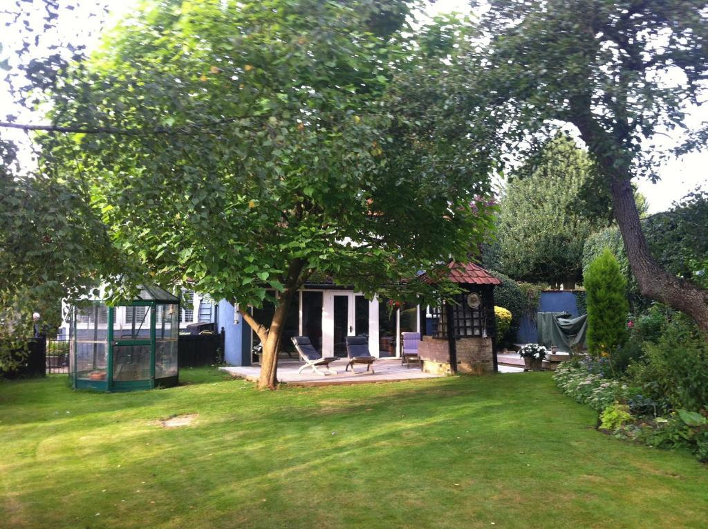Bonningtons Stansted Self Catering Hotel Stansted Mountfitchet Room photo